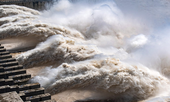 China Pushes Ahead with Massive Tibetan Dam Project Despite Risks